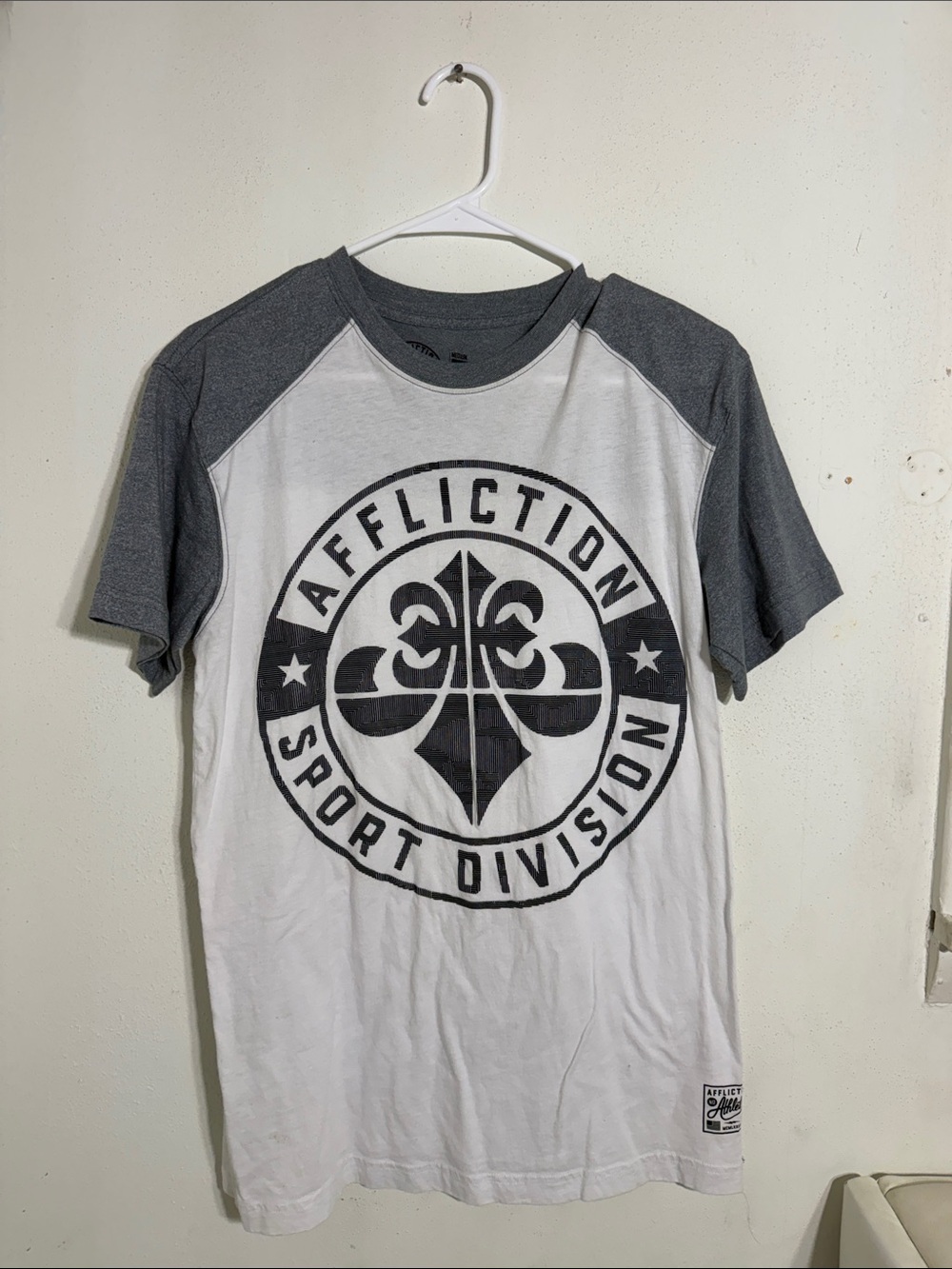 Affliction White & Gray Sport Division Graphic Raglan Tee